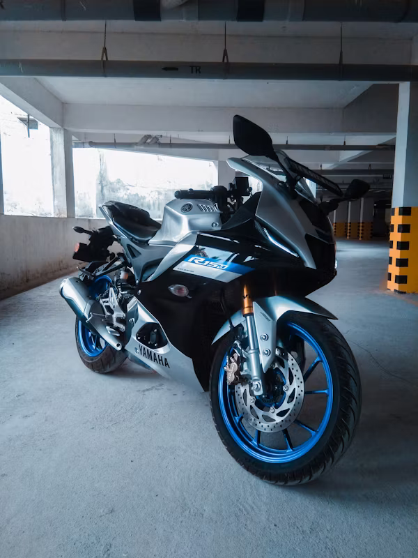 Yamaha R15 V4